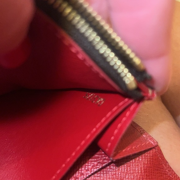 Louis Vuitton CAISSA wallet in Cherry - Picture 11 of 14